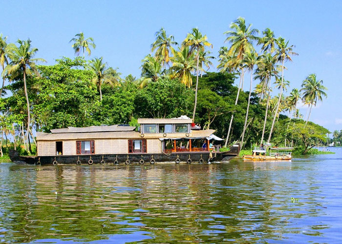 Experience Alleppey with UnCrushedLeaves