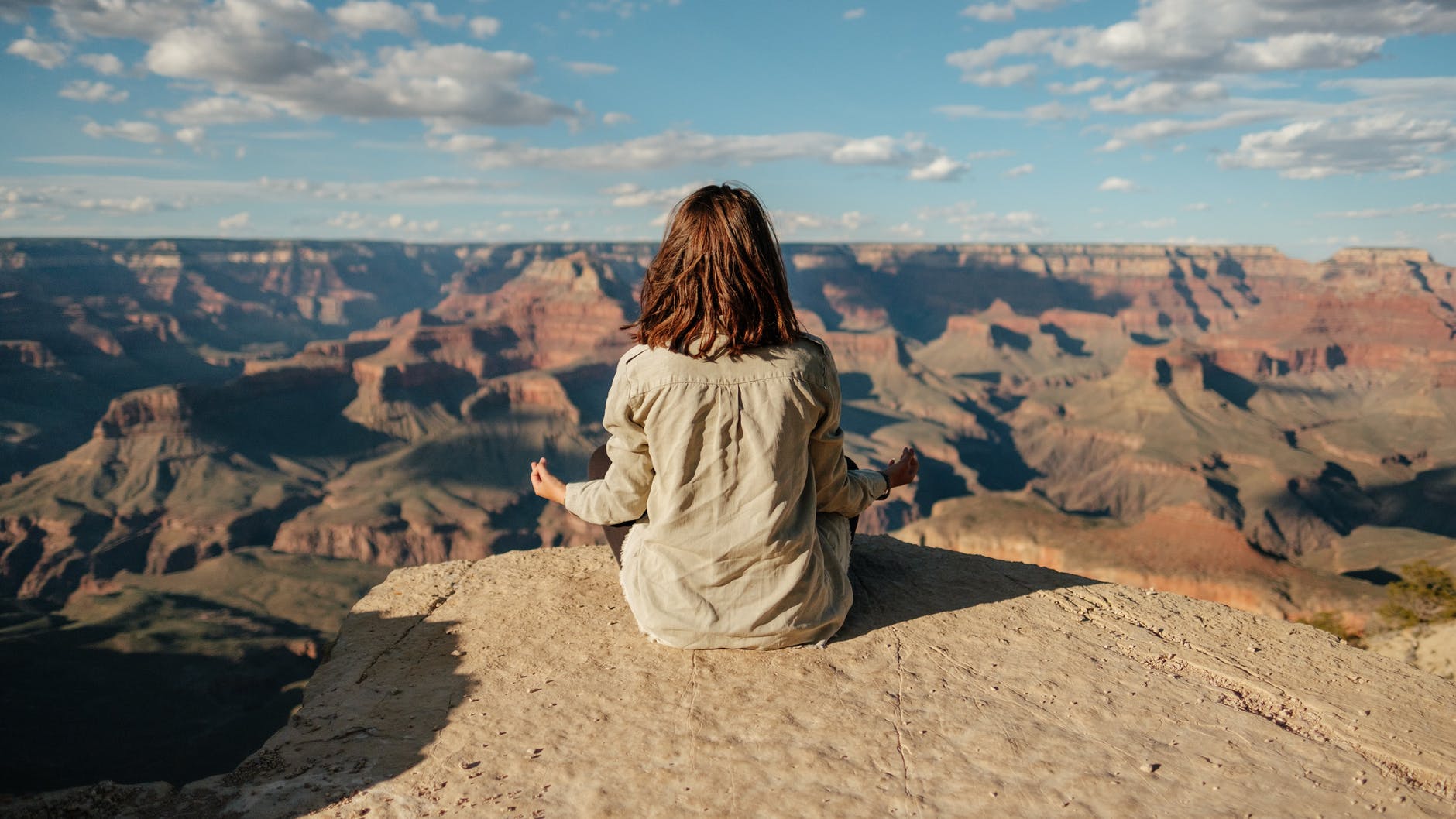 Top 5 reasons to meditate while traveling